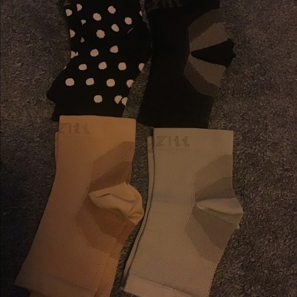4 pair Newzill compression foot sleeves